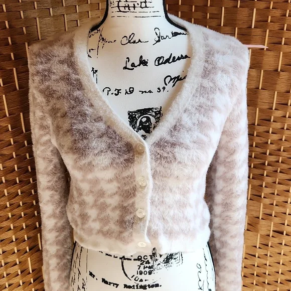 Aeropostale, Women's Super Soft, Fuzzy Pink Fall, Cropped Button-Up, Sweater - Picture 3 of 9